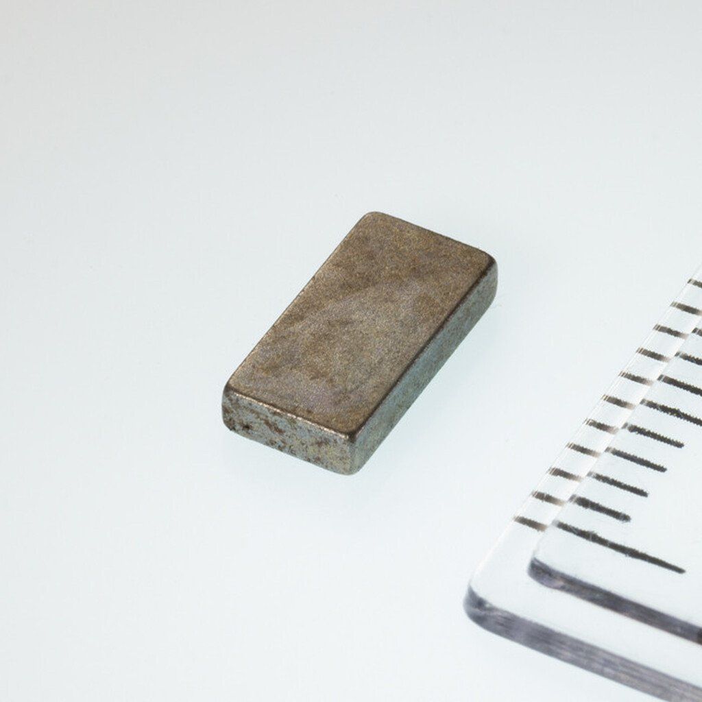 Neodym-Quadermagnet 8x4x1,6 mm zum Testen von Metallen und für Versuche