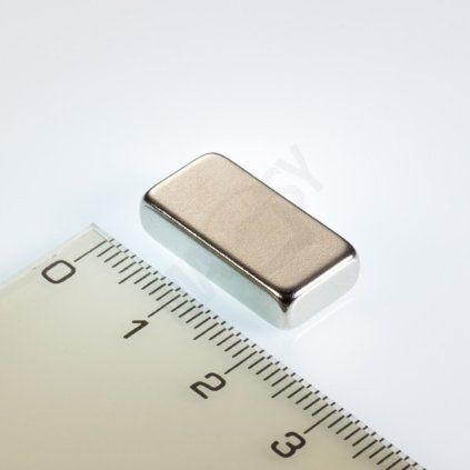 Vernickelter Neodym-Quadermagnet mit 20 × 10 × 5 mm