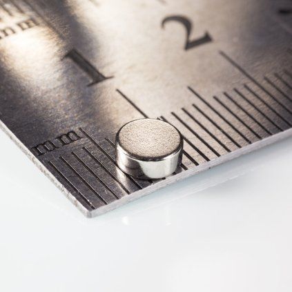 Kleiner vernickelter Neodym-Scheibenmagnet 5 × 2 mm