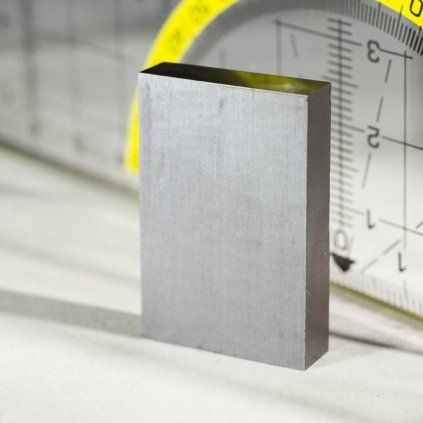 Anisotroper Ferrit-Quadermagnet mit der Größenbezeichnung 30 × 20 × 6 mm
