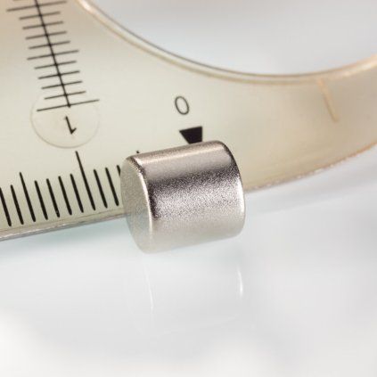 Vernickelter Neodym-Zylindermagnet mit 8 mm Durchmesser und 8 mm Höhe